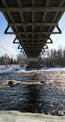 Hängbron i Håknäsbacken